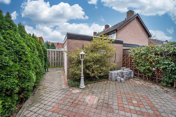 Foto 20 van van Hushovenstraat 6