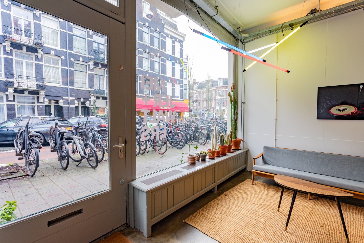 View photo 2 of Tweede Helmersstraat 90-H