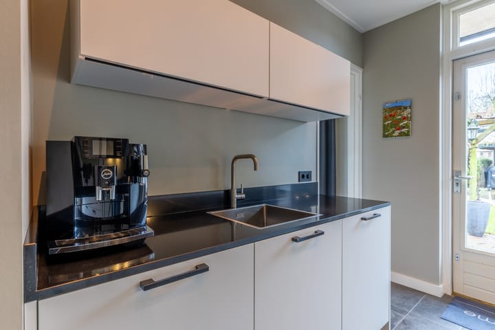 Photo 21 of Leurinkstraat 10