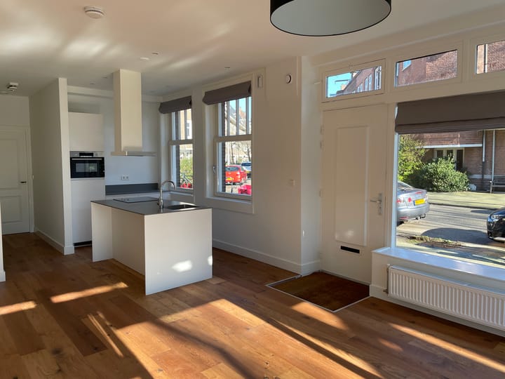 Photo 2 of Woubruggestraat 50