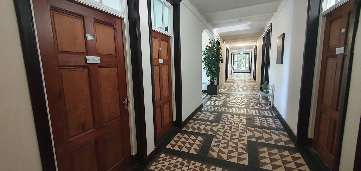 View photo 4 of Hofstraat 8