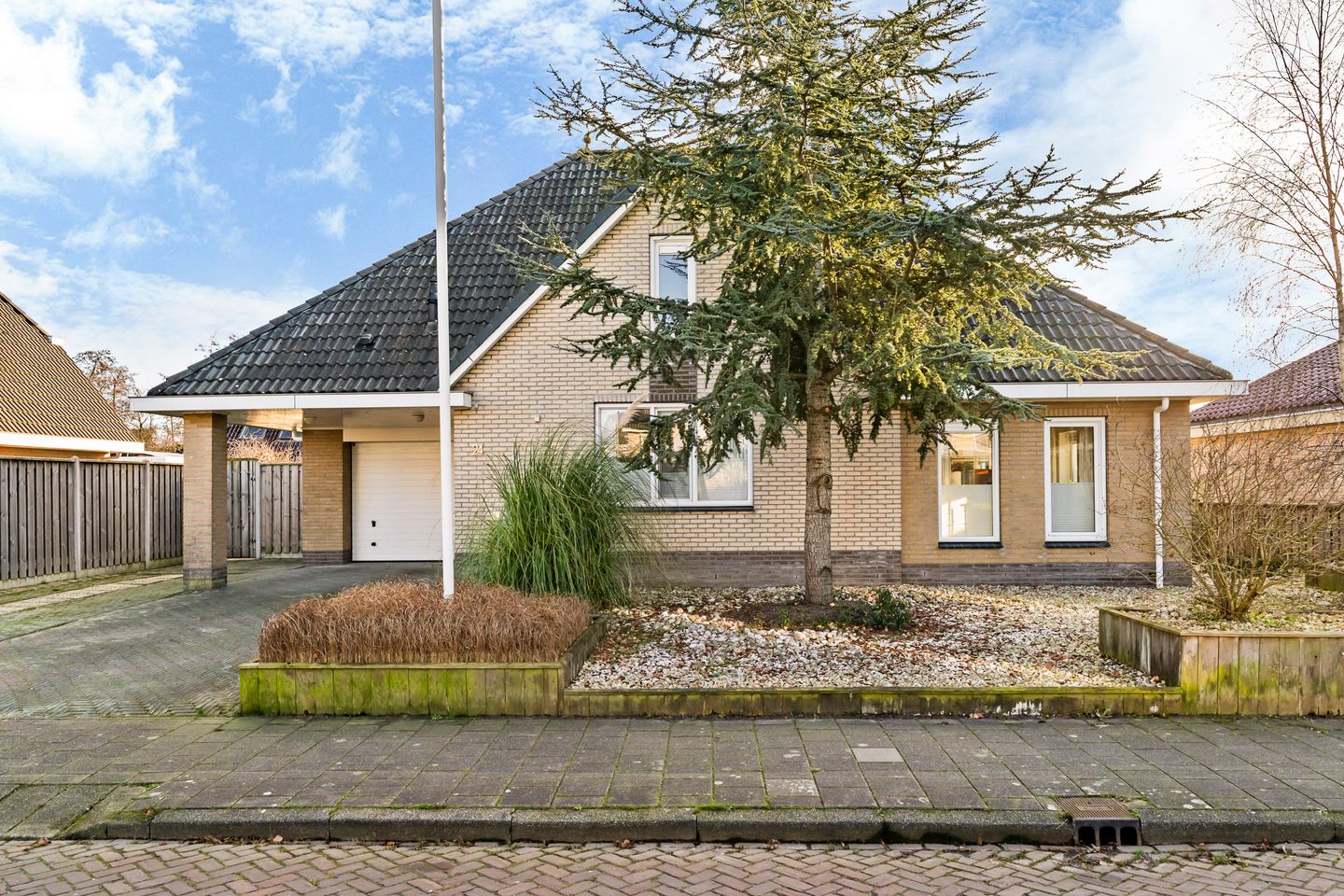 Foto 5 van Mienskar 24