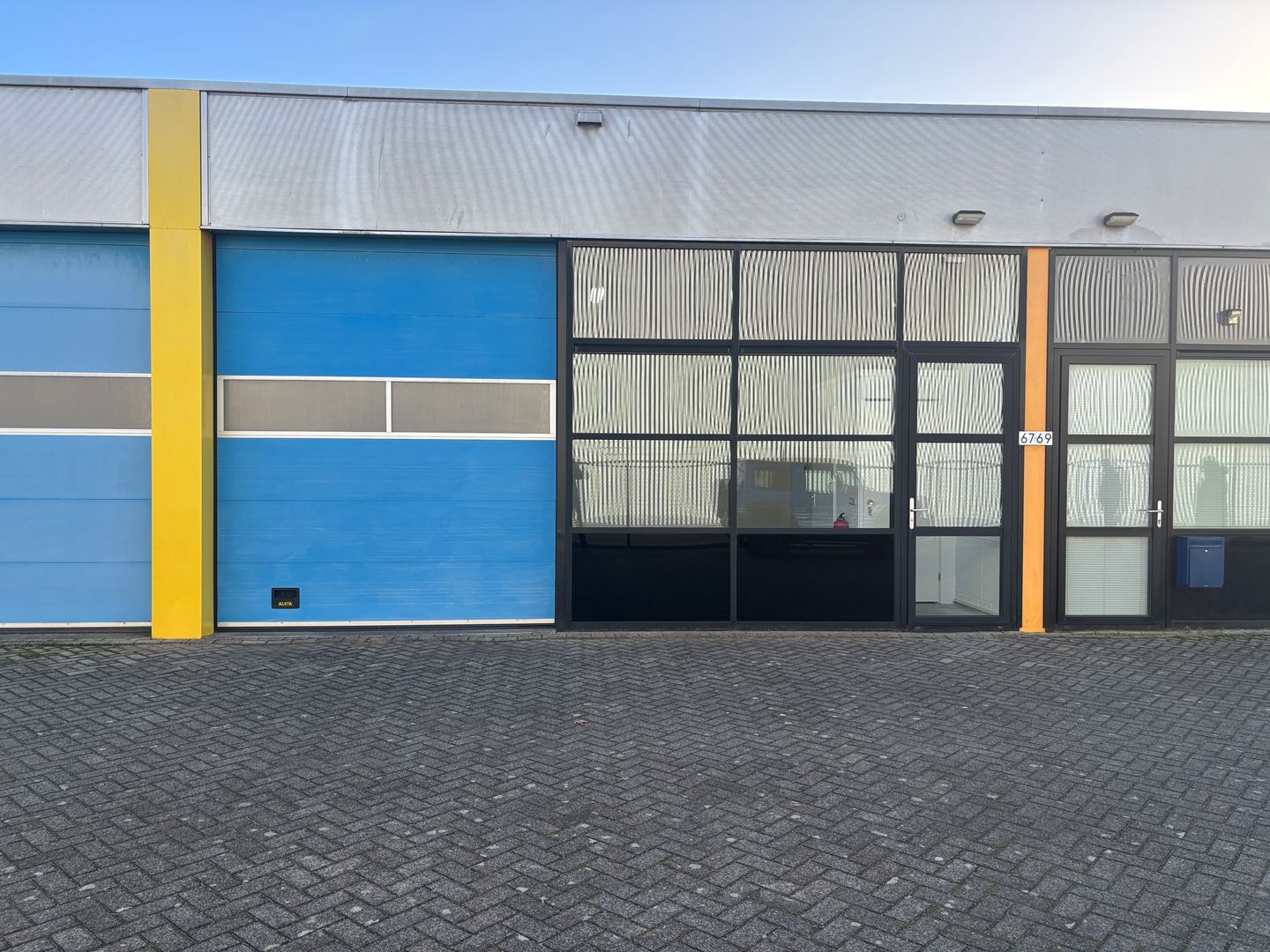 View photo 1 of De Aar 67