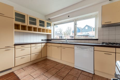 Karveel 05 3 secondary image