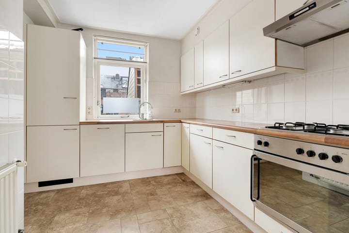 Foto 8 van Bizetstraat 4