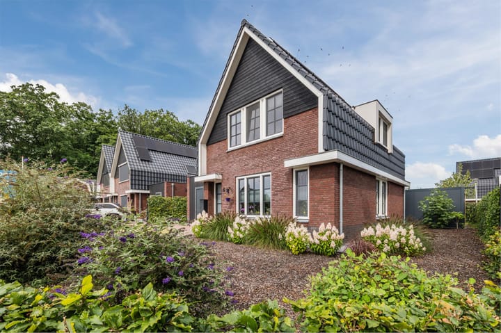 Foto 3 van Bisschopstraat 10