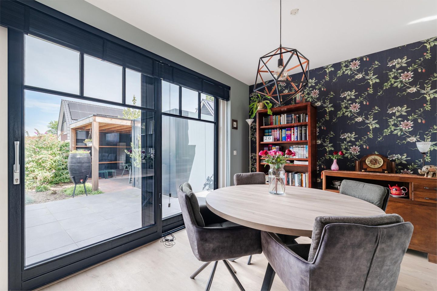 Photo 10 of Bisschopstraat 10