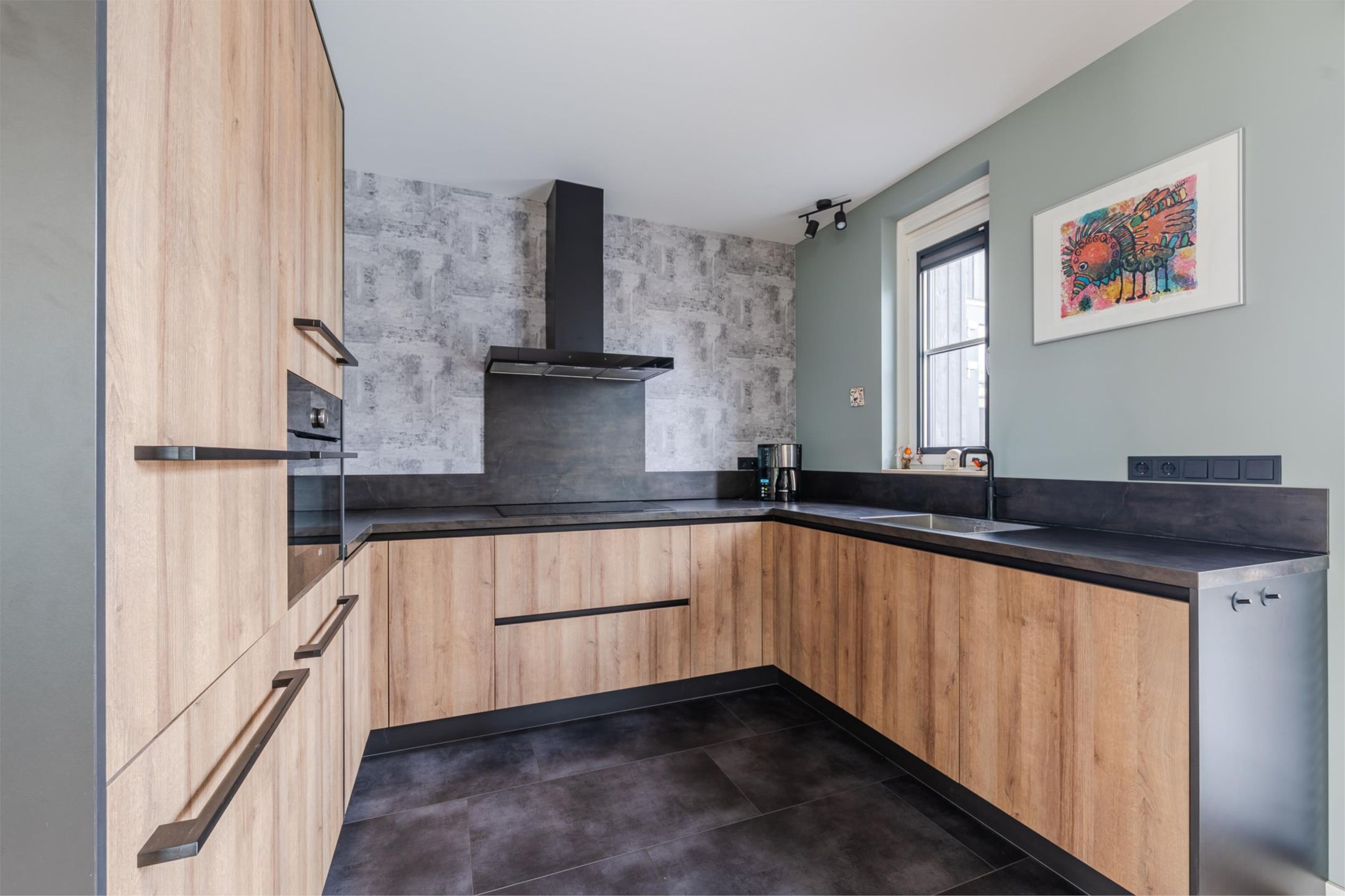 Photo 12 of Bisschopstraat 10