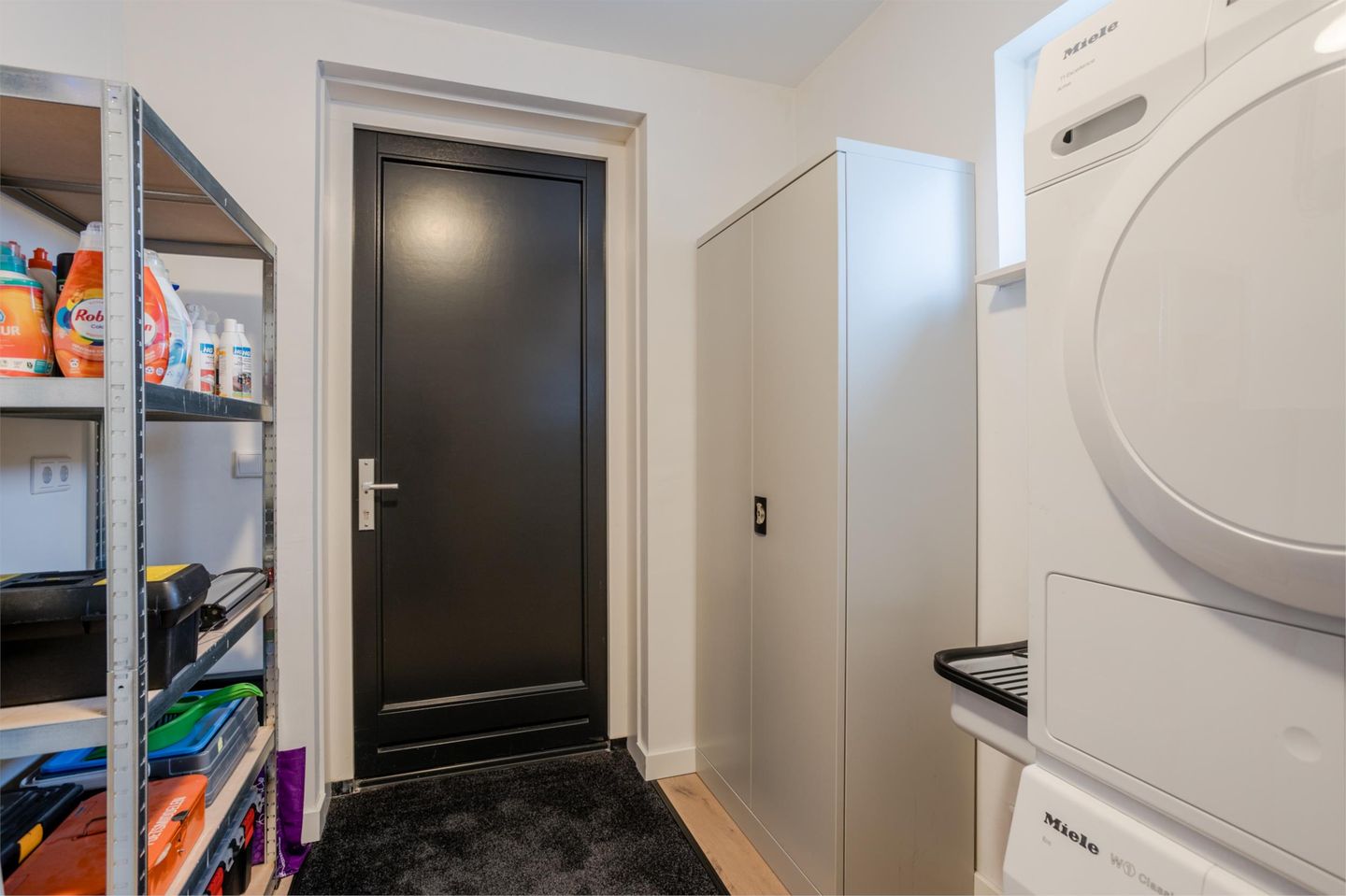 Photo 14 of Bisschopstraat 10