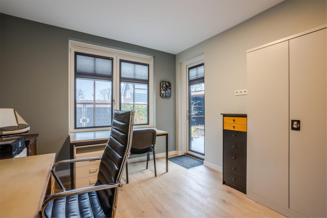 Photo 16 of Bisschopstraat 10