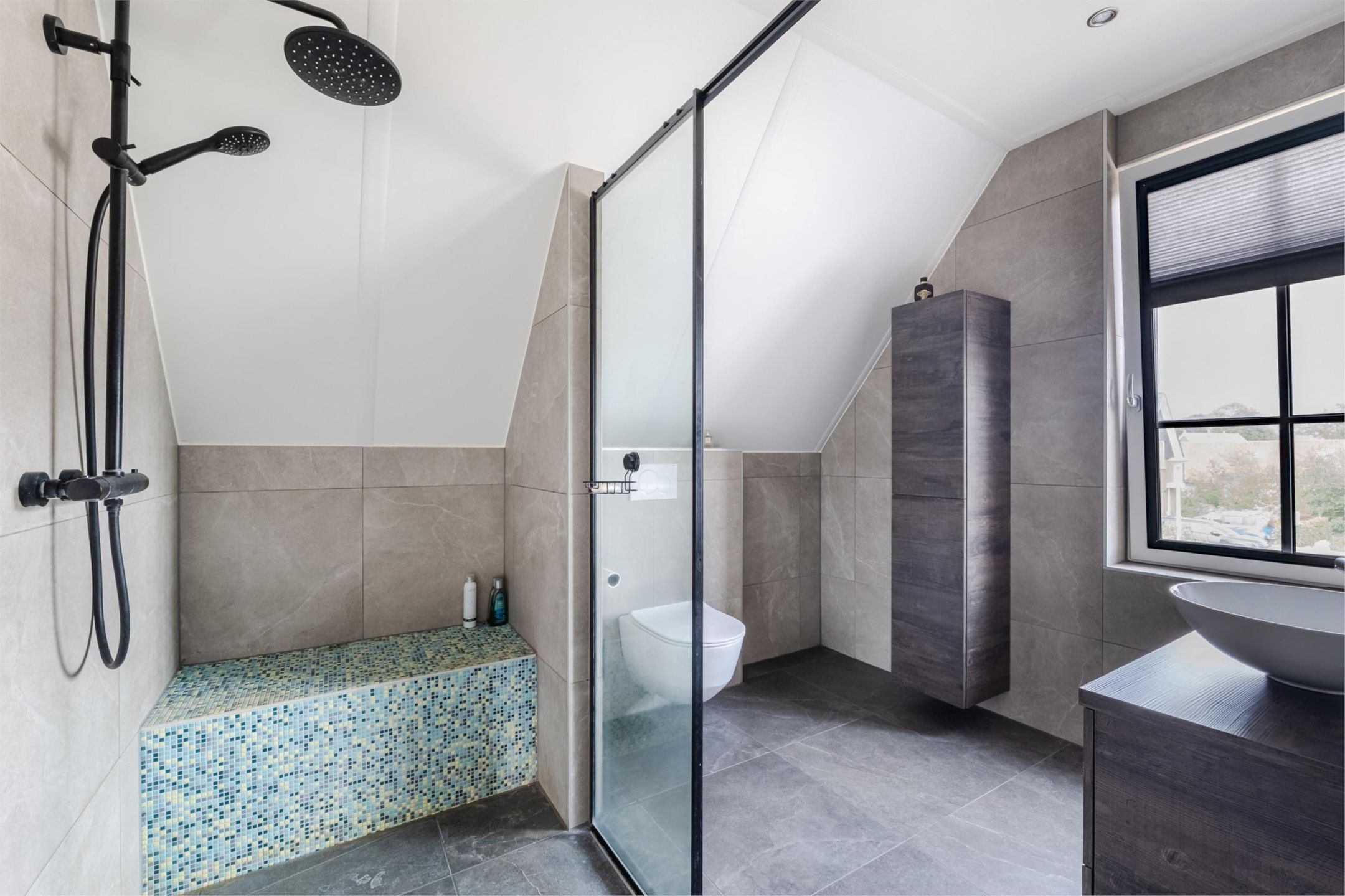 Photo 27 of Bisschopstraat 10