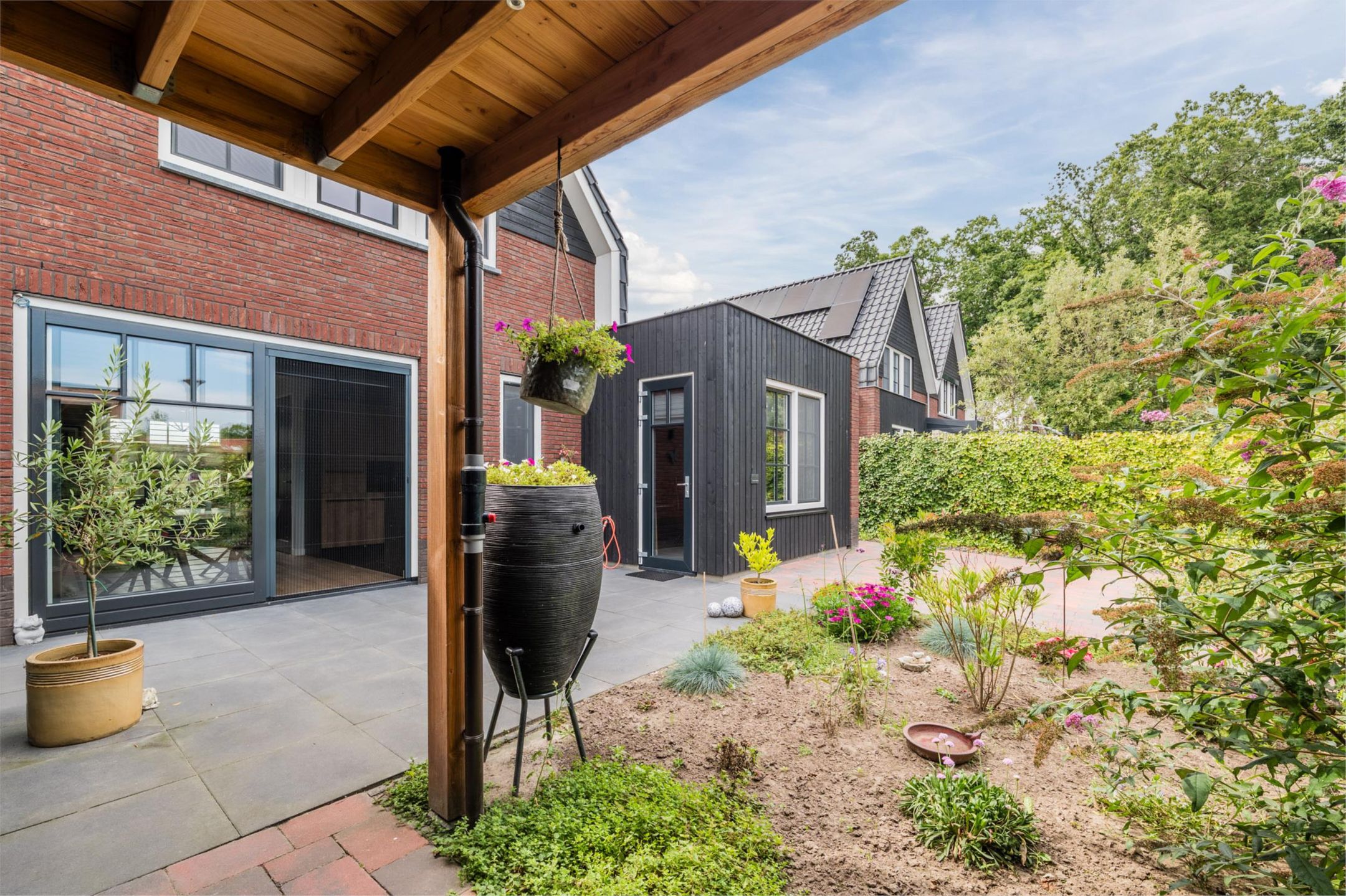 Photo 30 of Bisschopstraat 10