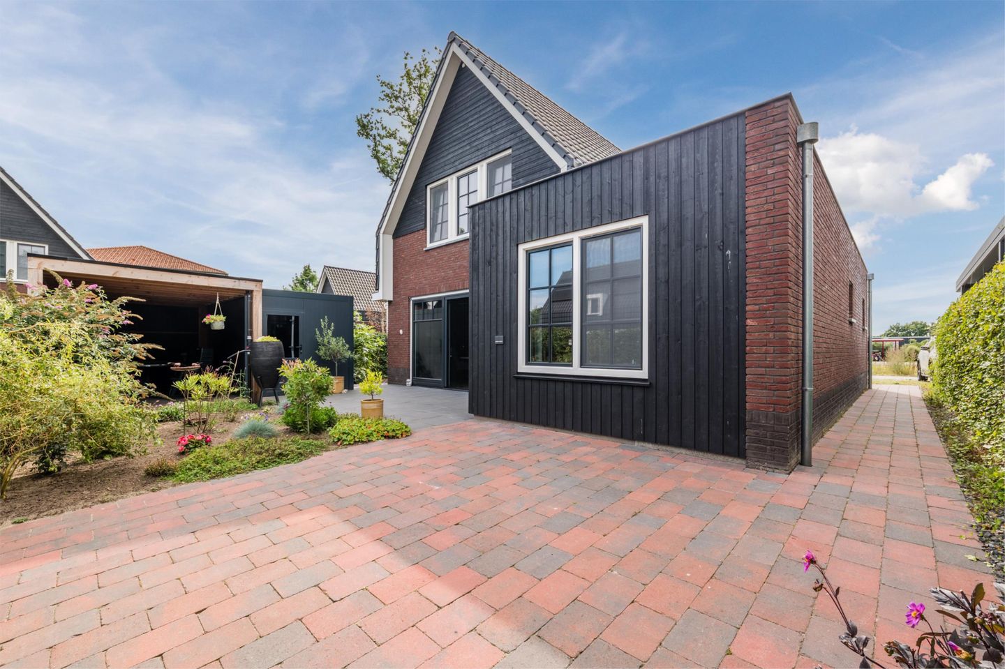 Photo 34 of Bisschopstraat 10