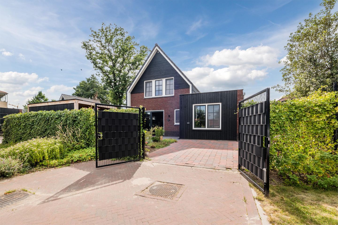 Photo 35 of Bisschopstraat 10