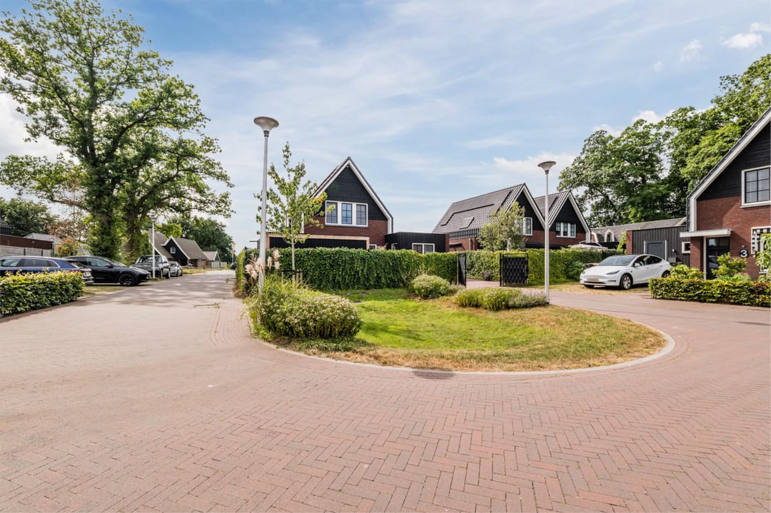 Photo 37 of Bisschopstraat 10