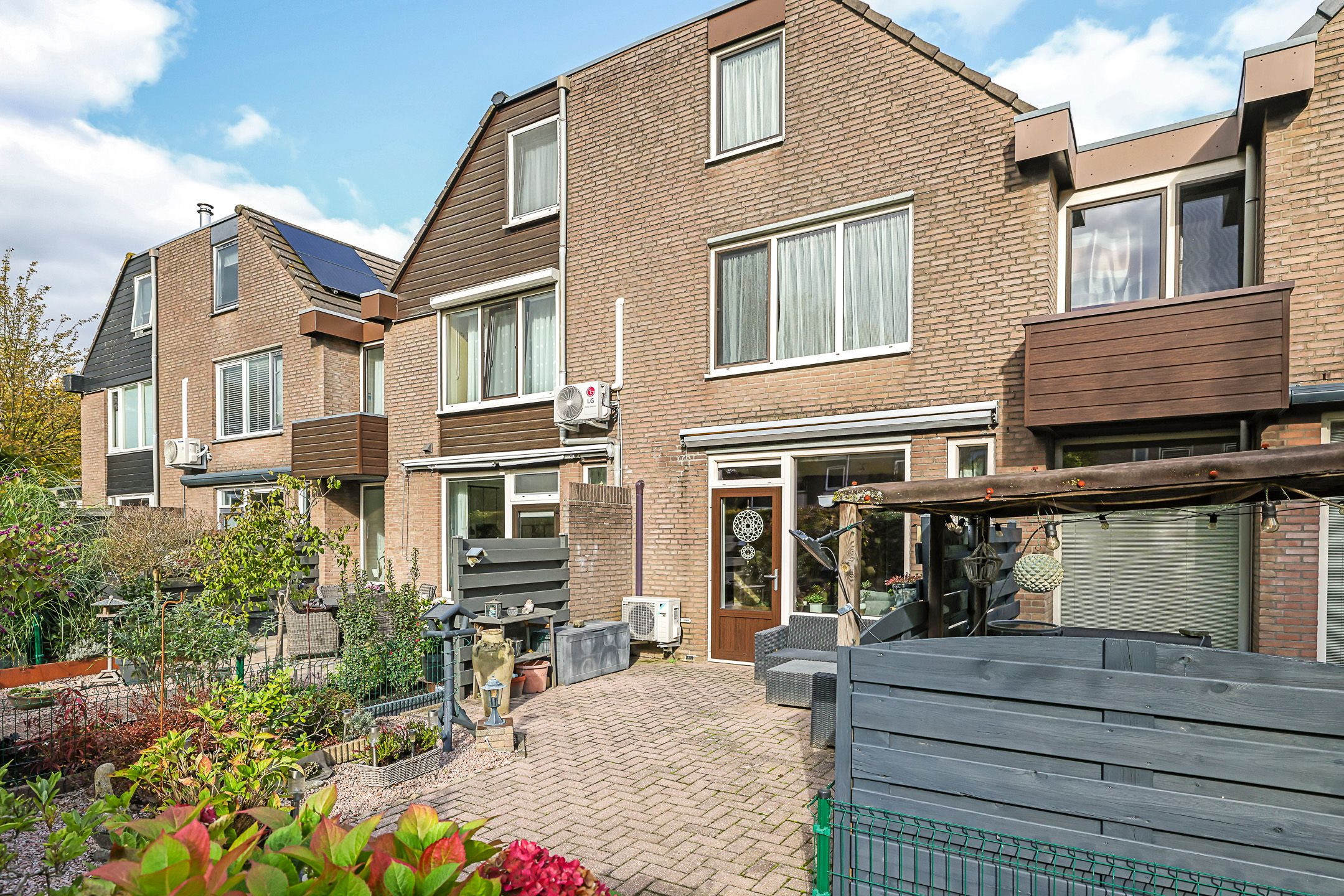 Photo 48 of Van Gentswei 5