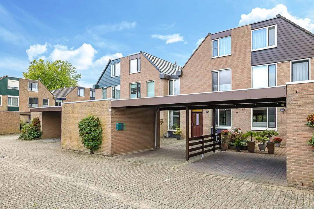 Photo 58 of Van Gentswei 5