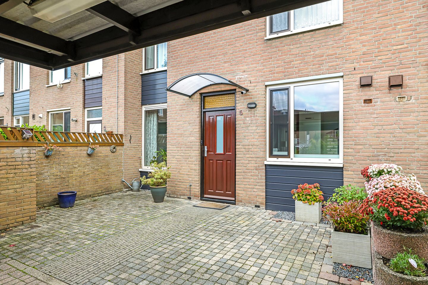 Photo 55 of Van Gentswei 5