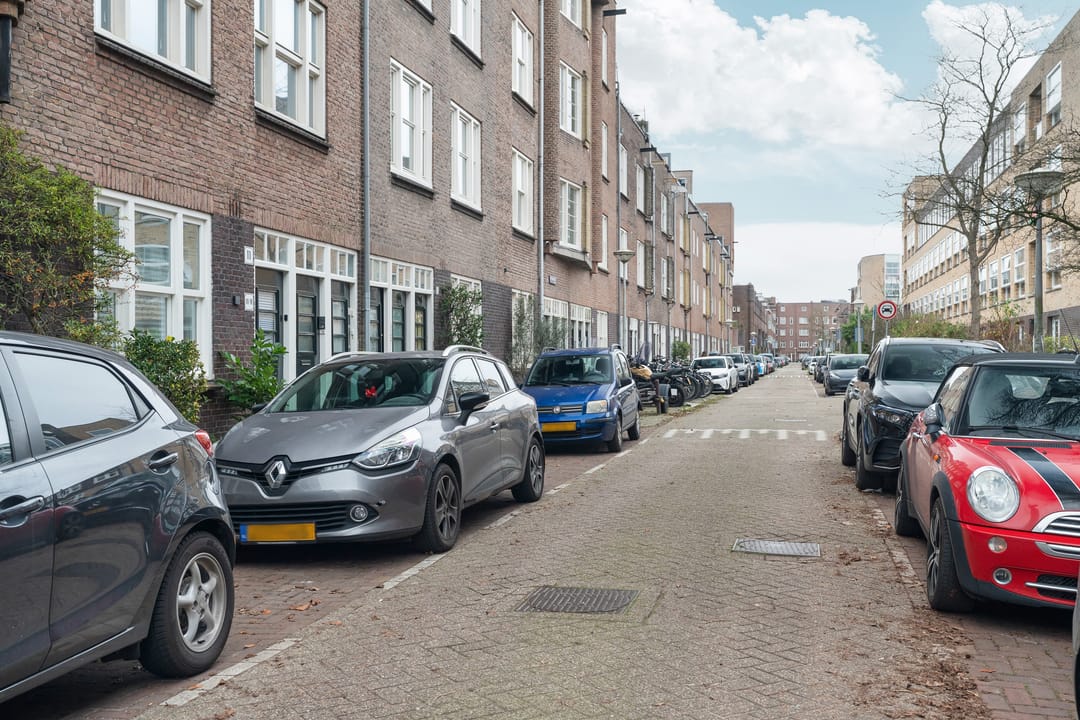 Photo 41 of Uithoornstraat 11-3