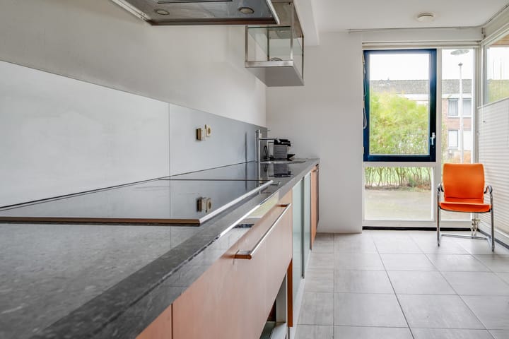 Photo 9 of Hoornplantsoen 14