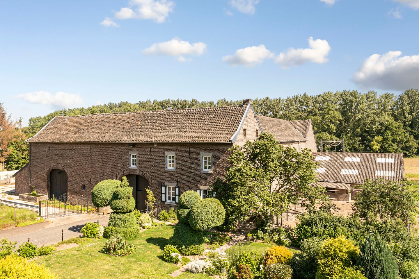 View photo 5 of Laar 15