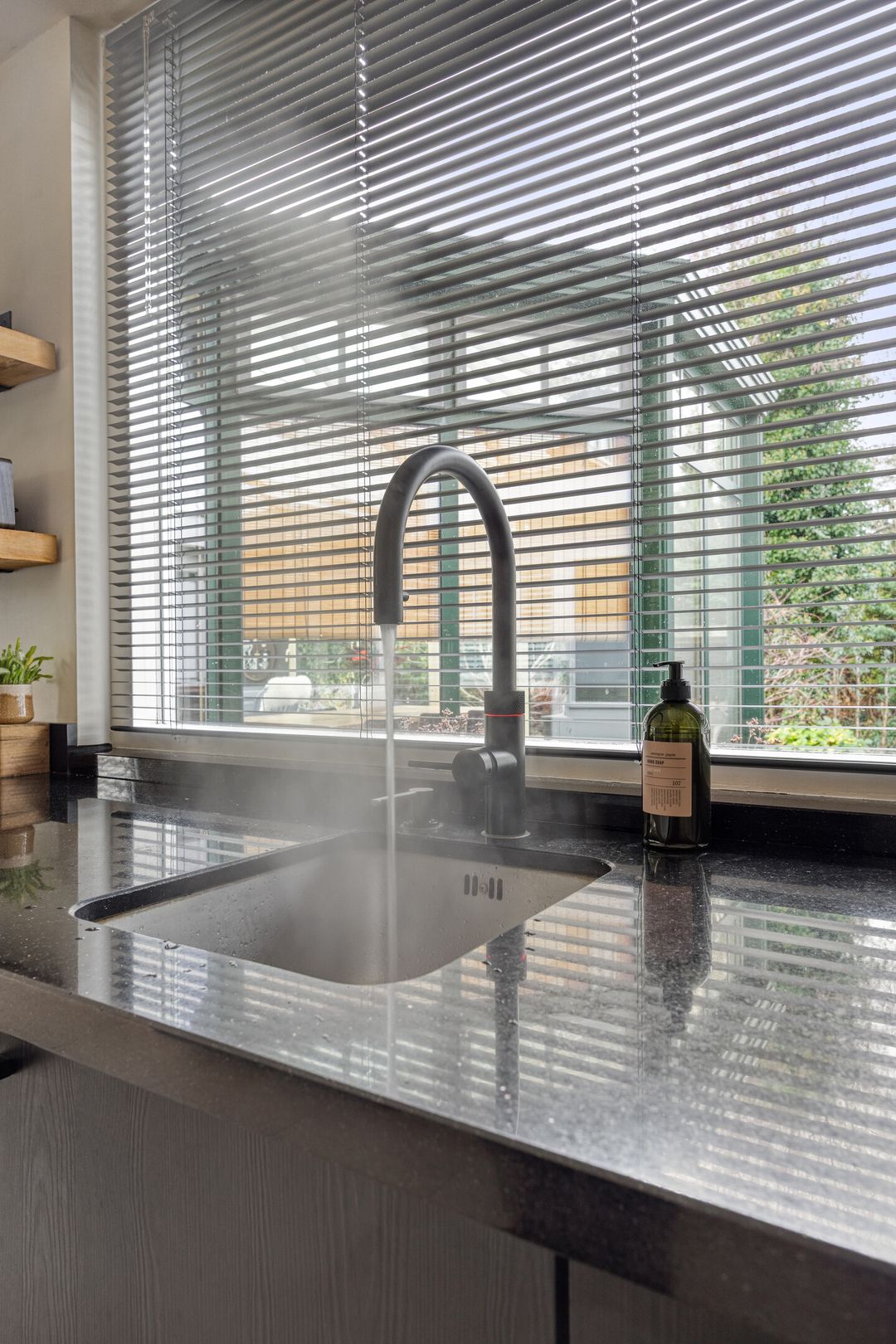 Foto 17 van Rozenlaan 1