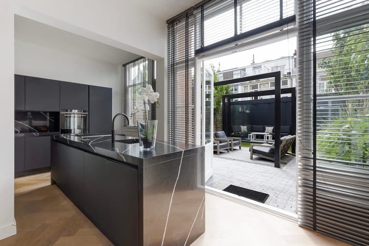 Photo 11 of De Perponcherstraat 136