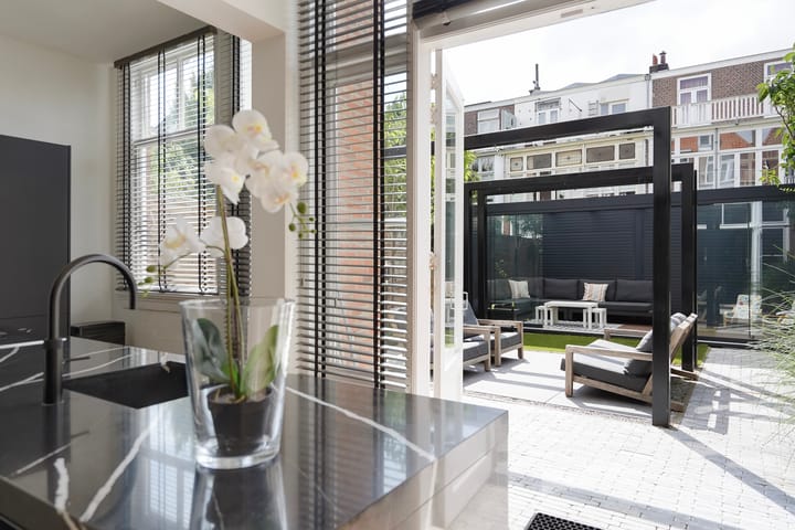 Photo 12 of De Perponcherstraat 136