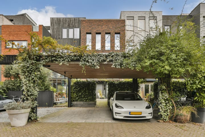 Photo 32 of Bert Haanstrakade 410