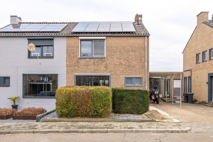 Photo 2 of Gouverneur Houbenlaan 27