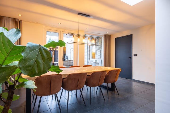 Photo 15 of Gouverneur Houbenlaan 27