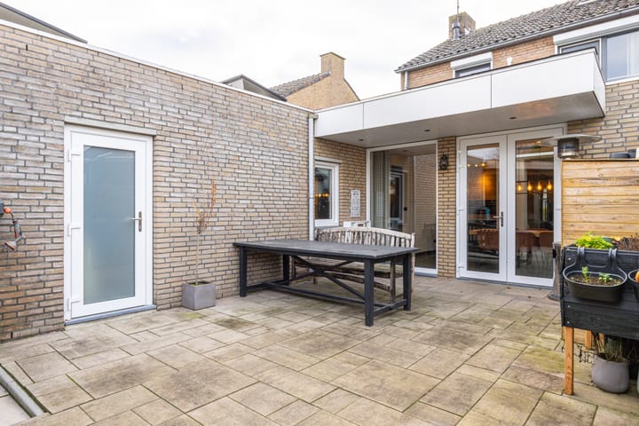 Photo 33 of Gouverneur Houbenlaan 27