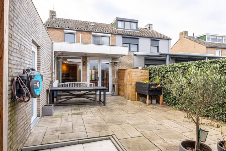 Photo 34 of Gouverneur Houbenlaan 27