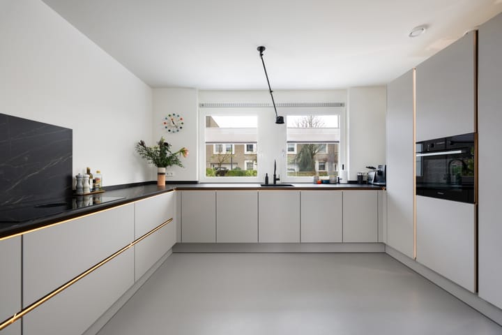 Photo 2 of Freek van Leeuwenstraat 5