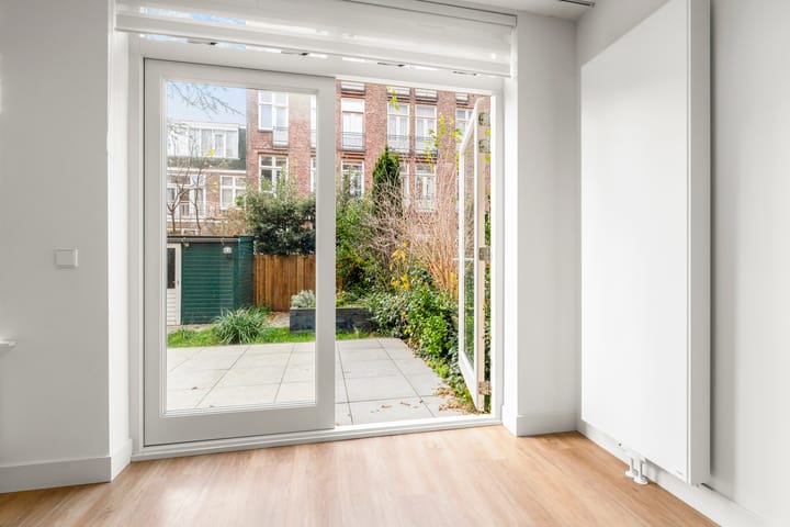 Photo 3 of Paramaribostraat 75