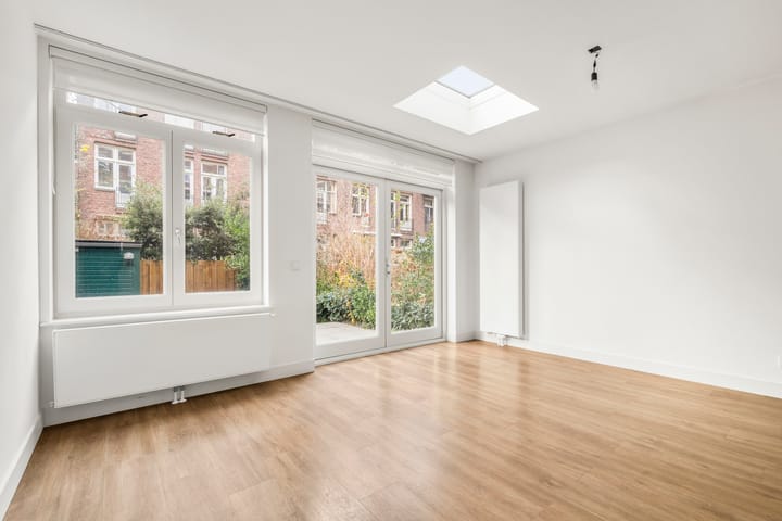 Photo 4 of Paramaribostraat 75