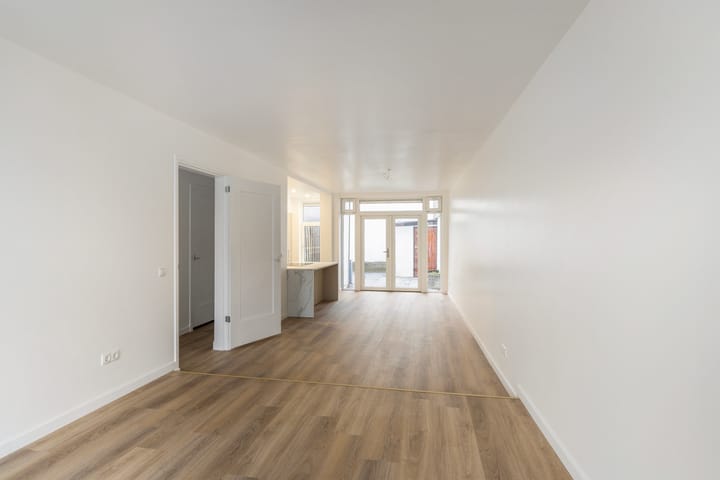 Photo 10 of Willem Barendszoonstraat 17