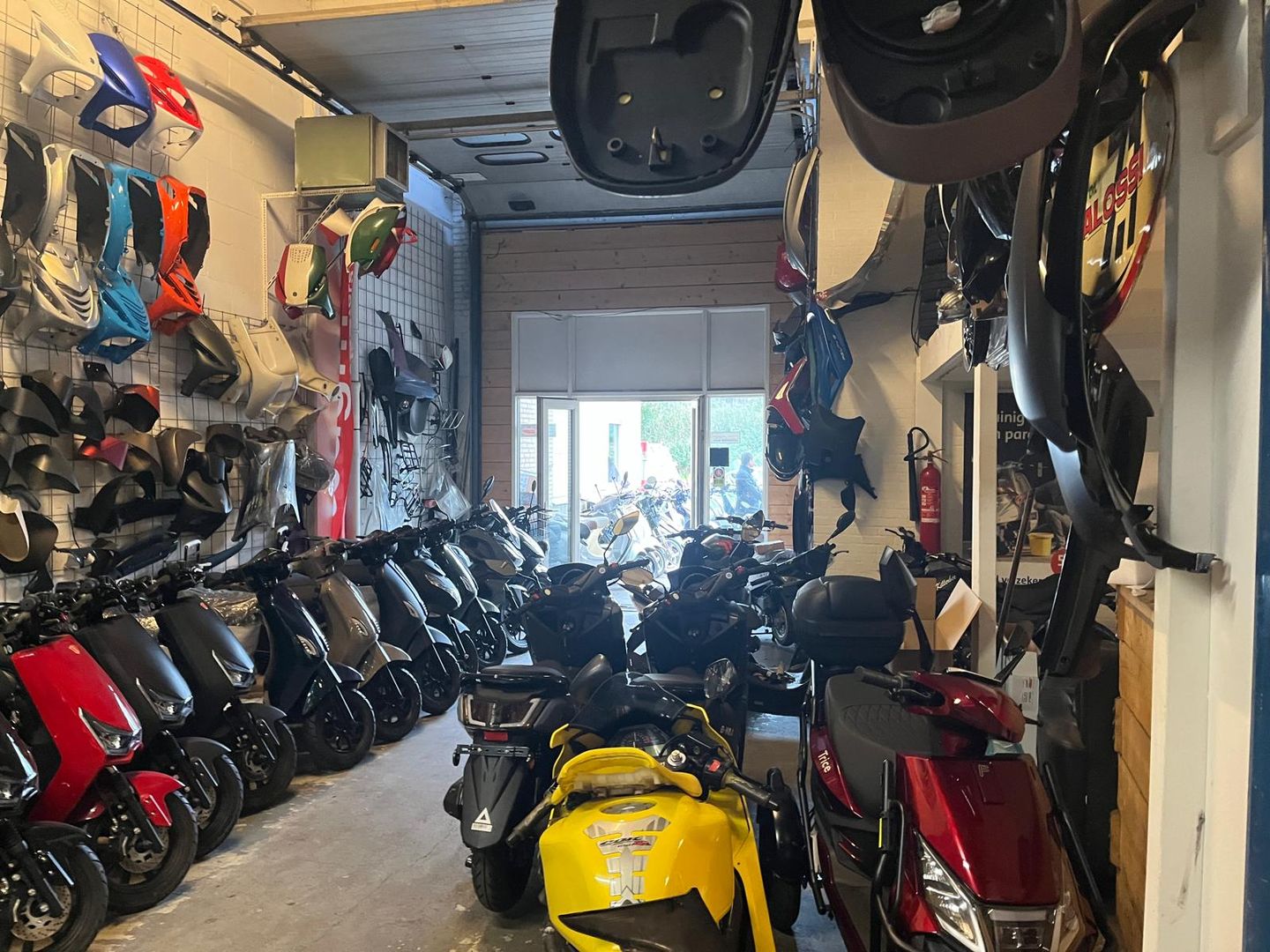 View photo 2 of Spoorsingel 37