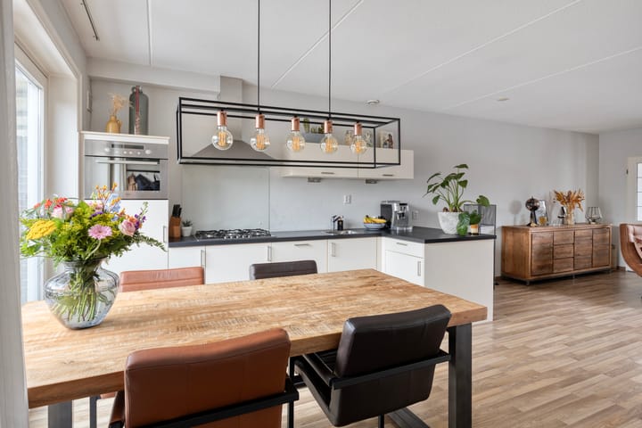 Foto 9 van B.A.A. Engelbertinklaan 132