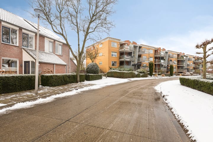 Foto 30 van B.A.A. Engelbertinklaan 132