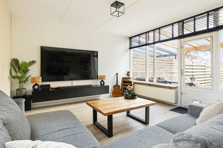 Photo 2 of Ten Oeverlaan 110