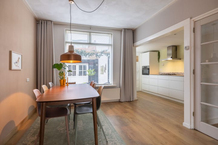 Photo 4 of Pieter de Hooghstraat 24