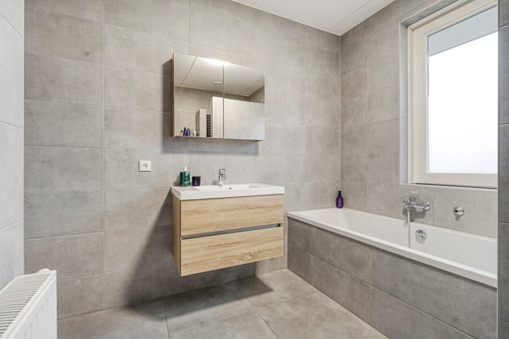 Photo 24 of Wethouder Zeefatstraat 17