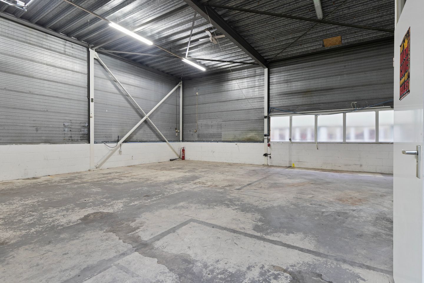 View photo 3 of Hoedemakersstraat 16