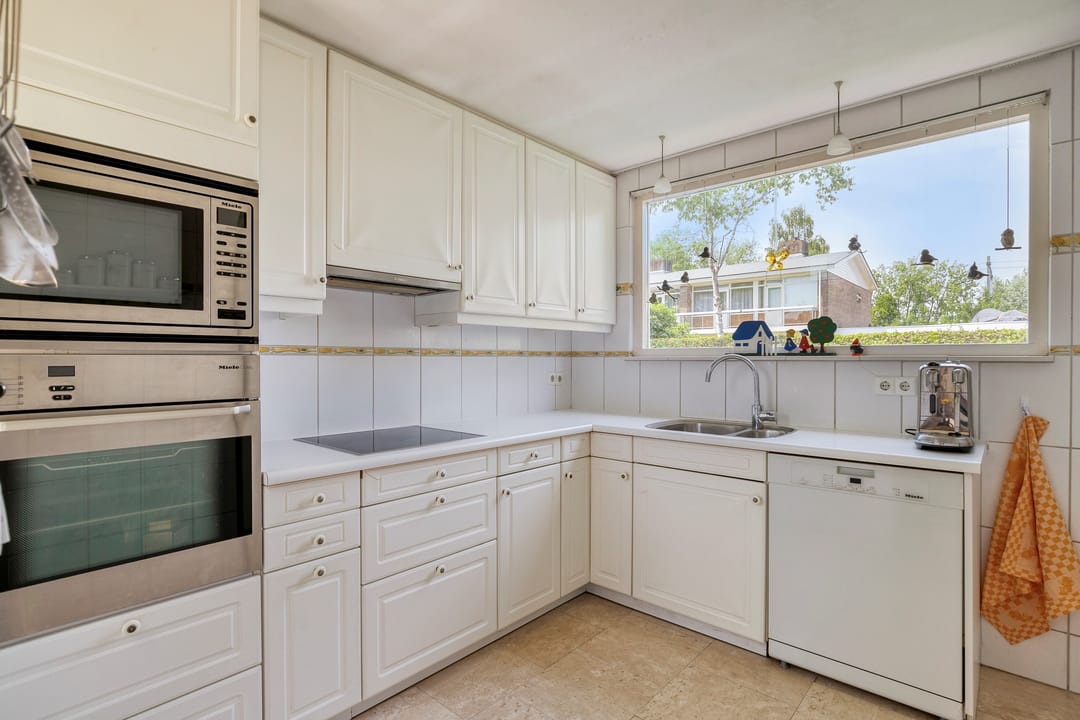 Photo 16 of Van der Leeuwlaan 2