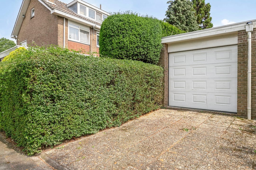 Photo 31 of Van der Leeuwlaan 2