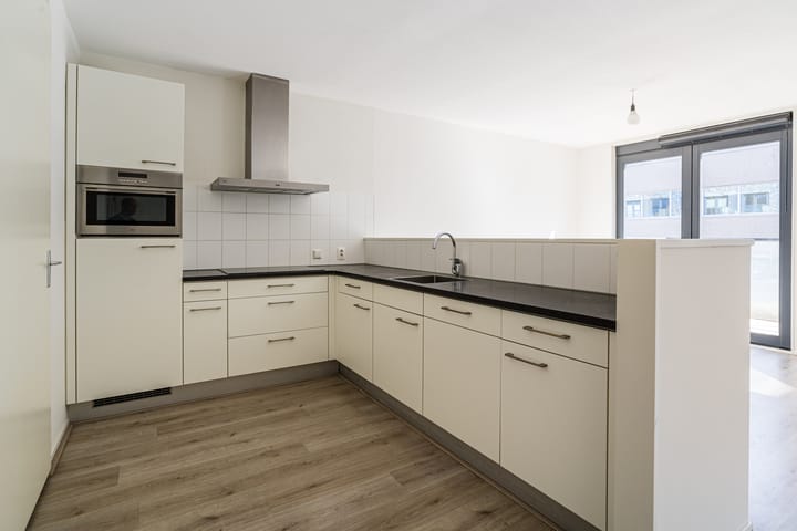 Photo 5 of Stephensonstraat 8-E