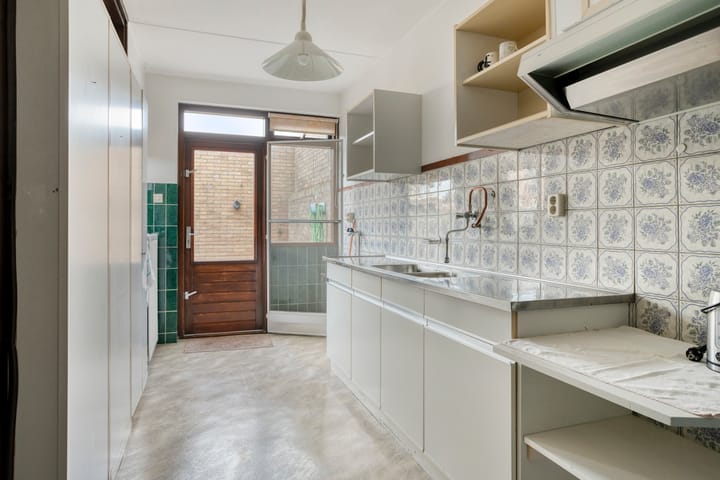 Photo 18 of Huijgensstraat 15