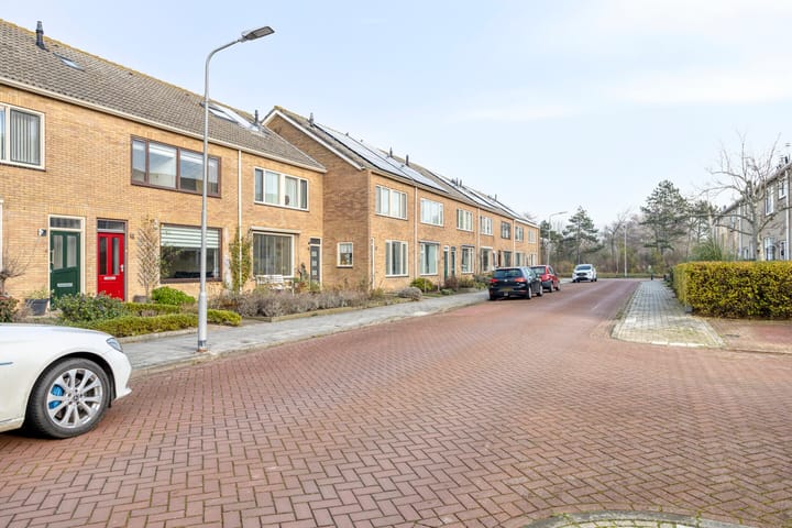 Photo 43 of Huijgensstraat 15