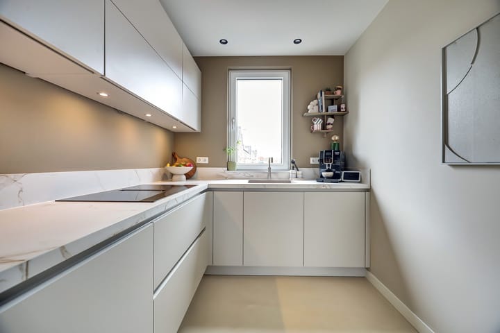 Foto 16 van Leonard Roggeveenstraat 42